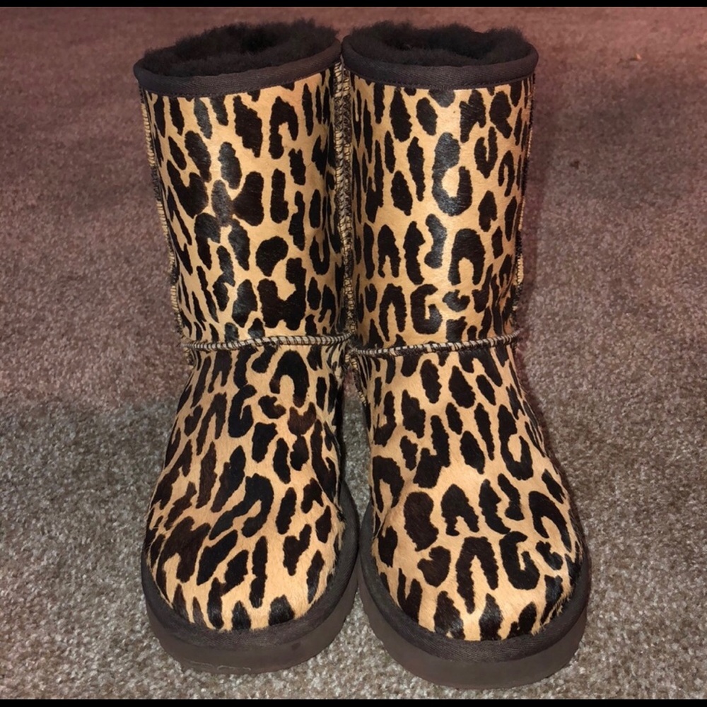 EUC Cheetah Print UGGS Size 7